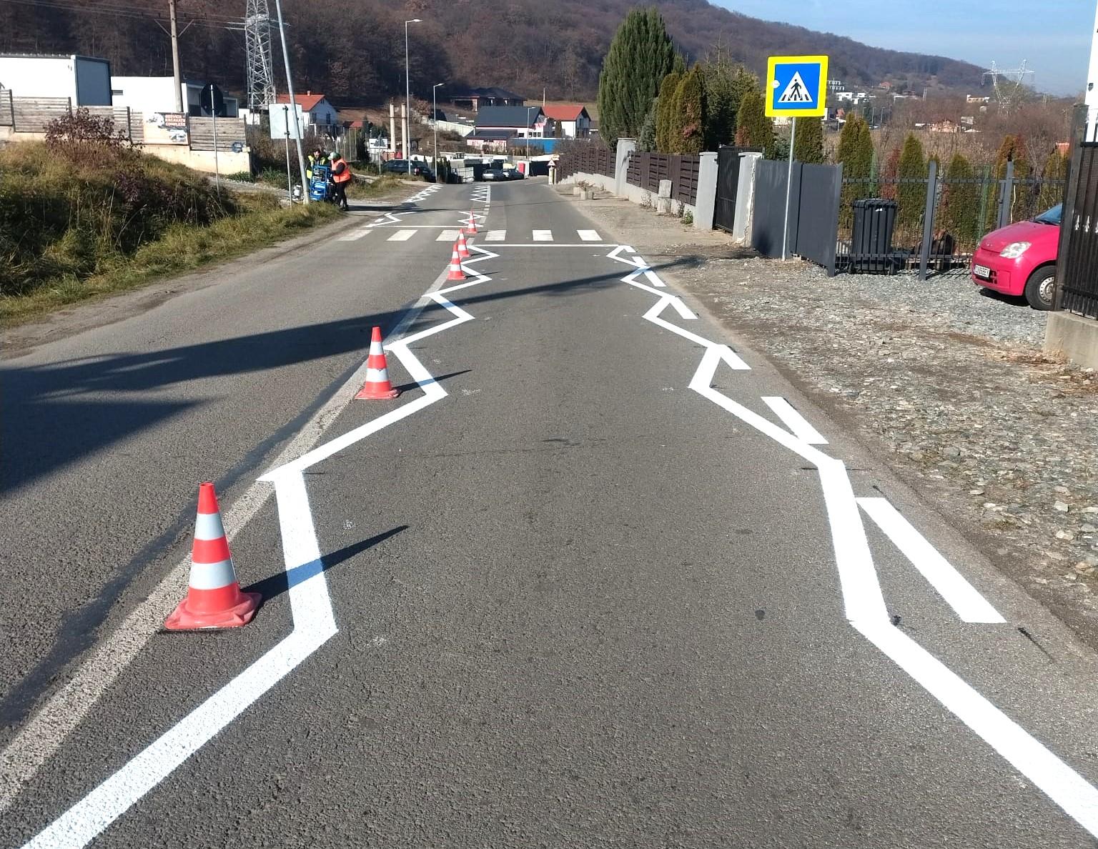 Marcaje rutiere de aproape 280 de kilometri pe 19 drumuri județene, în ultimele șase luni