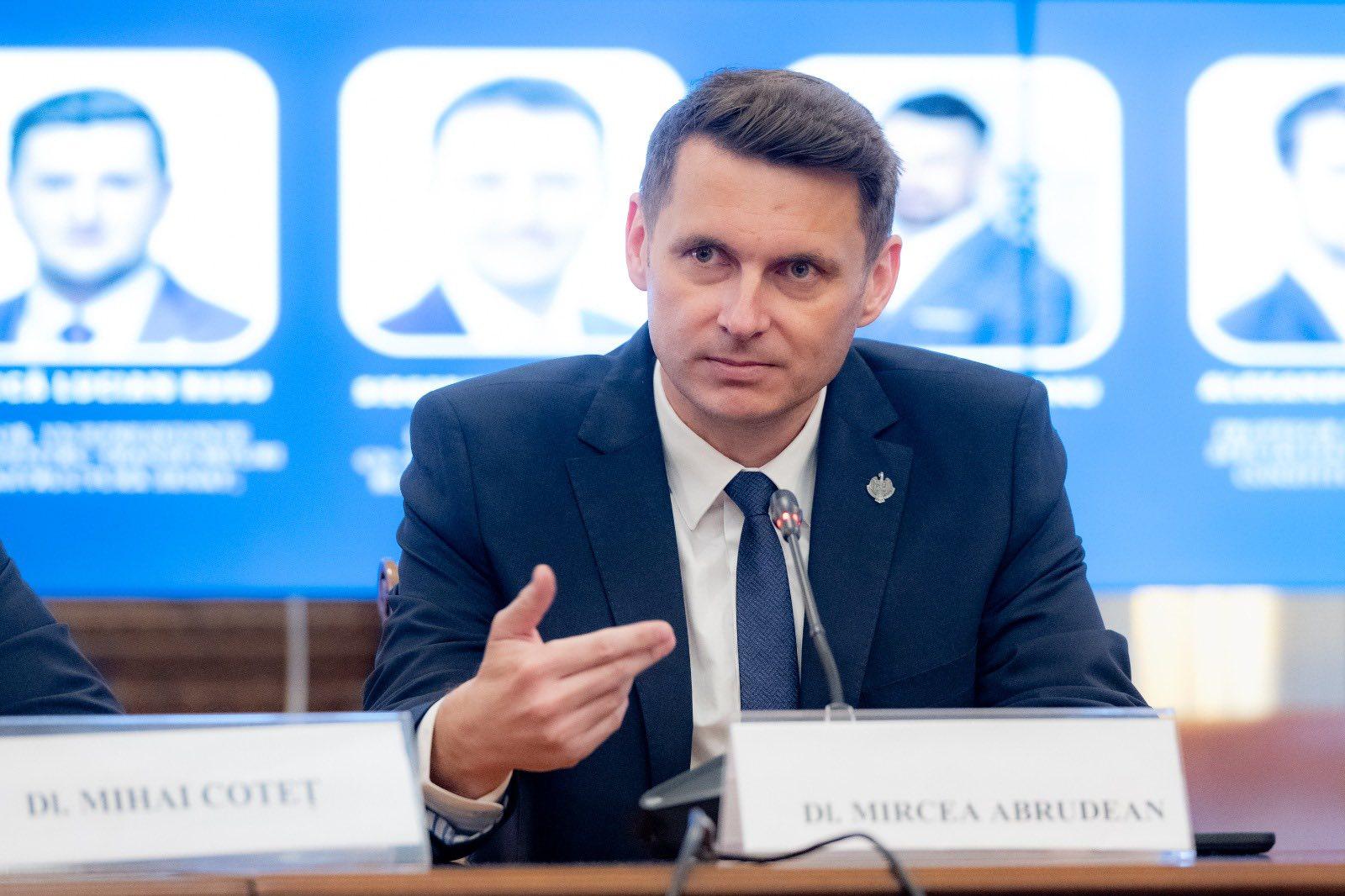 Mircea Abrudean către tinerii dornici să intre în politică: ”Fiți pregătiți, cu temele făcute și dorința autentică de a construi”