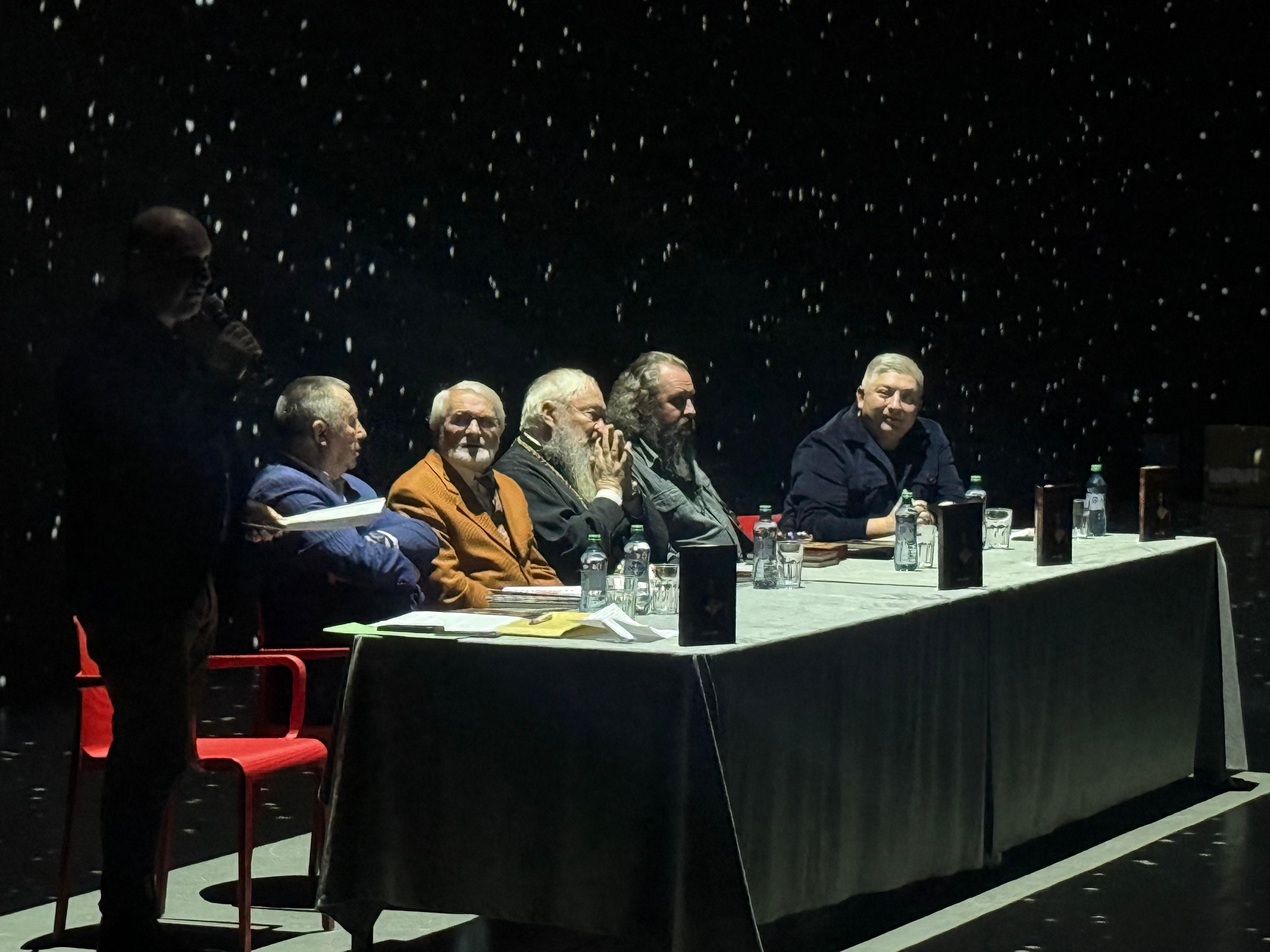 Alin Tișe și-a lansat primul roman: ”Iubirea căutată prin păcat – Iova”