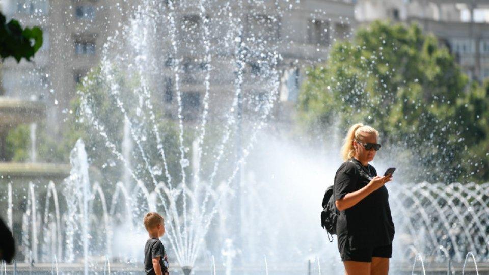 Caniculă şi disconfort termic în întreaga ţară, până luni dimineaţa