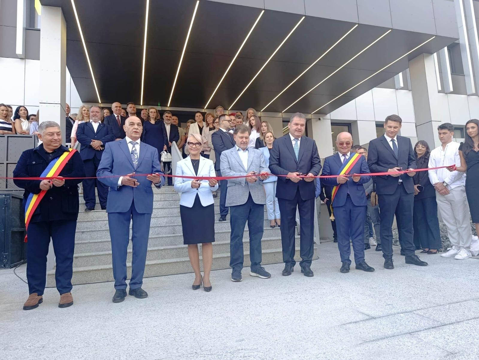 A fost inaugurat noul Centru de patologie vasculo-cerebrală şi neurochirurgie din Cluj. Abrudean: ”Am susținut proiectul încă de când era doar pe hârtie”