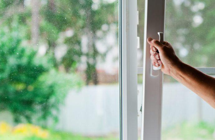 Rabla pentru termopane. Românii își vor putea înlocui ferestrele vechi cu bani de la stat