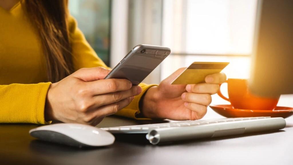 Plăţile digitale în online cresc cu 20% anual şi devin infrastructură esenţială în economie