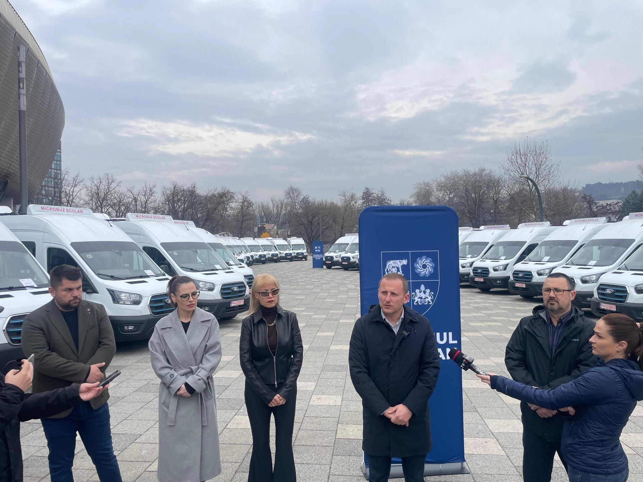 Încă 25 de microbuze școlare electrice pentru elevii din județ
