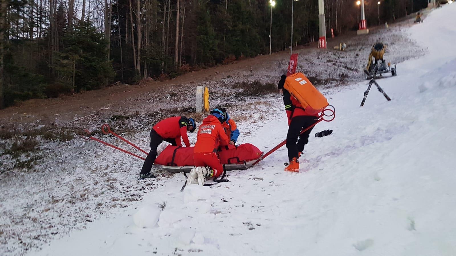 Salvamontiştii clujeni, intervenții în 21 de accidente în vacanţa de schi a elevilor