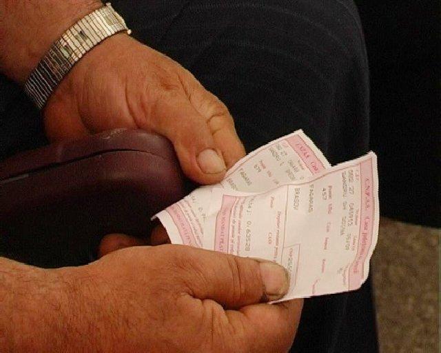 Senat: Cod de bare/QR pe talonul de pensie pentru acordarea facilitaţilor de transport